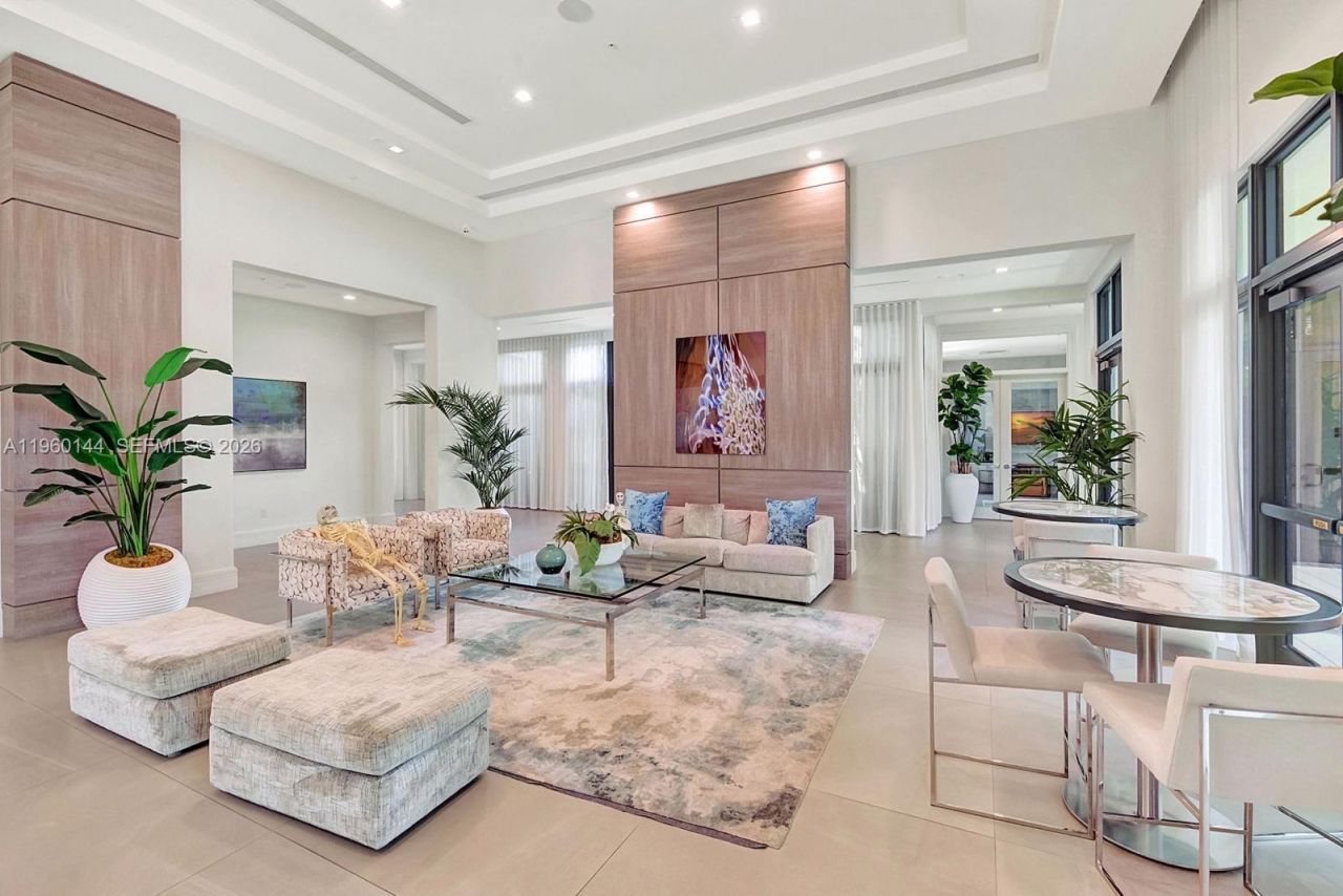 4426 NW 83rd Pkwy, Doral, FL 33166 Photo