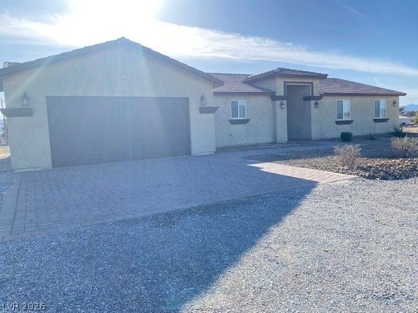 2101 E Dandelion Street, Pahrump, NV 89048