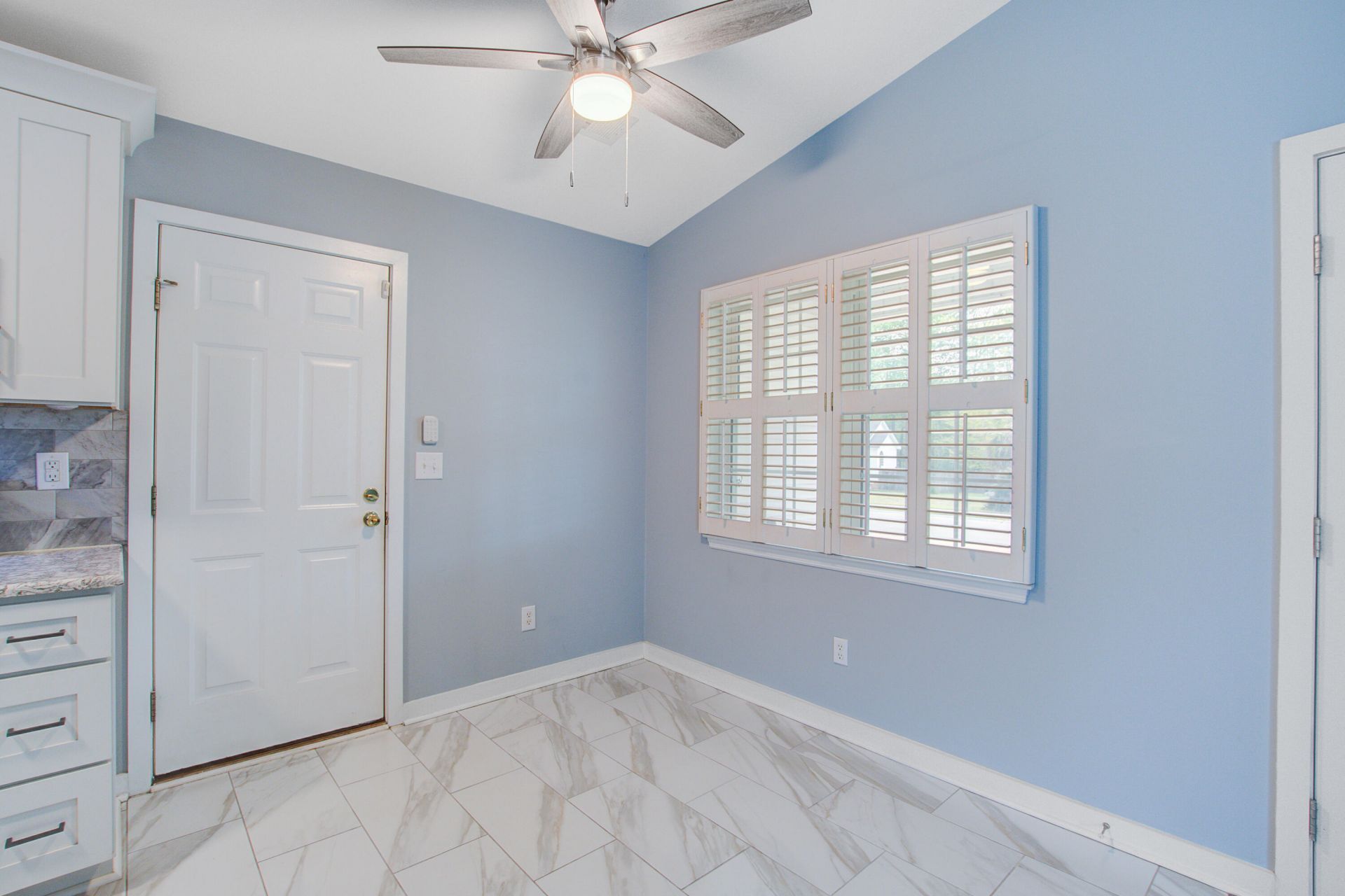 335 Camelot Drive Photo 11