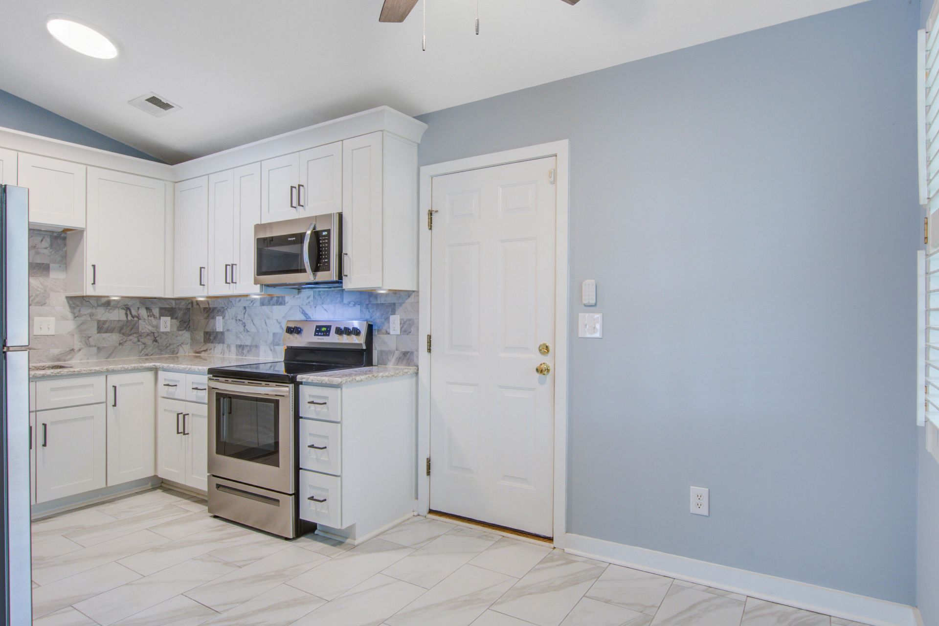 335 Camelot Drive Photo 12