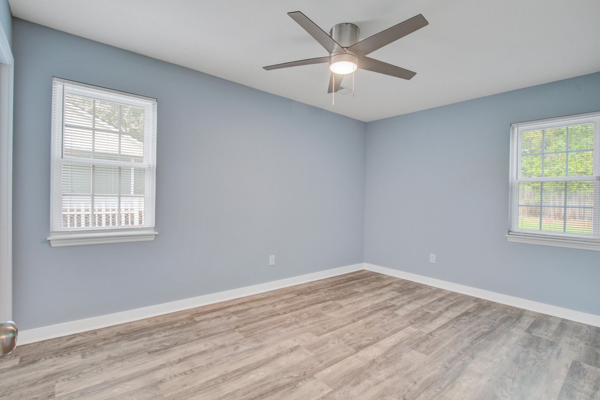 335 Camelot Drive Photo 16