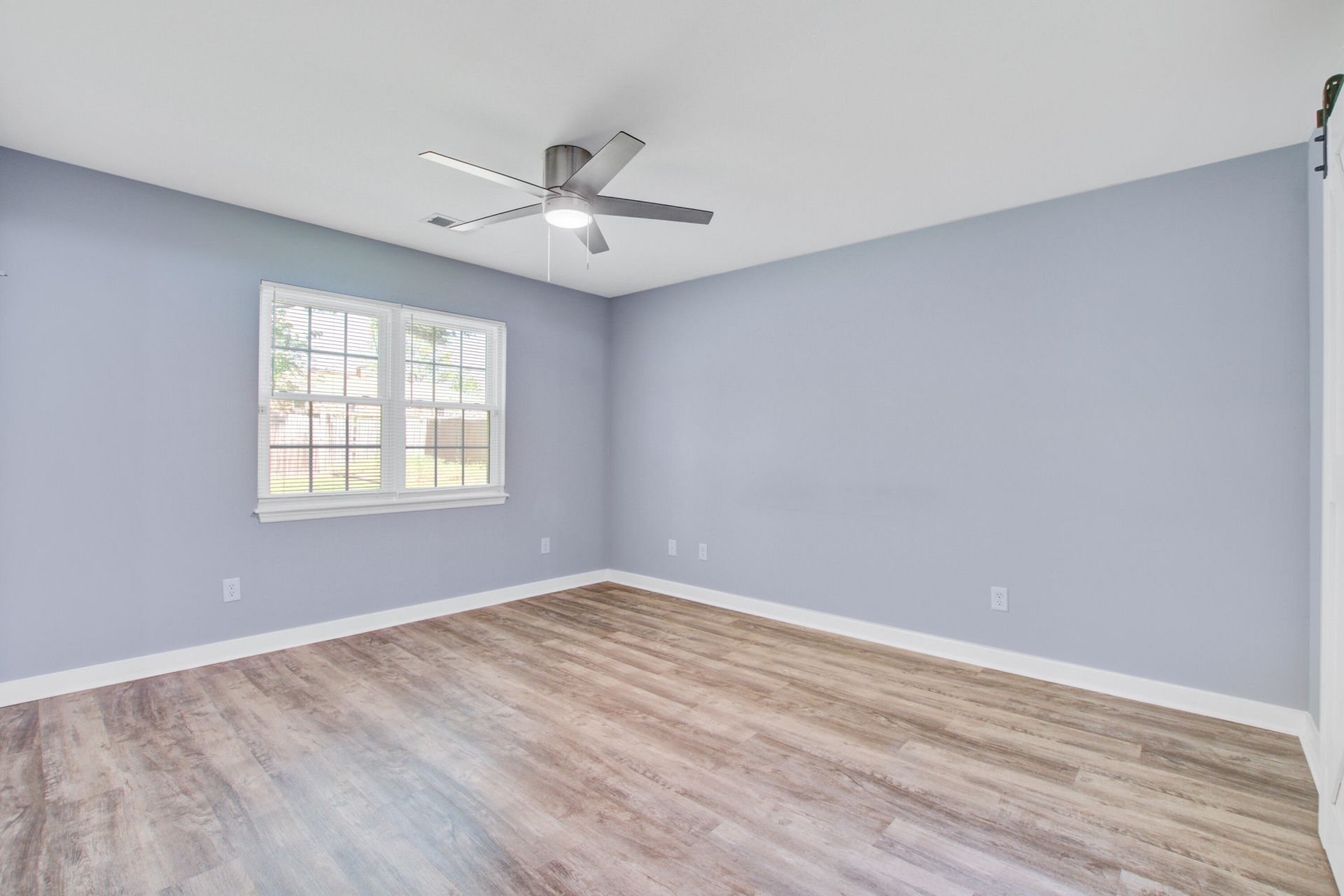 335 Camelot Drive Photo 19