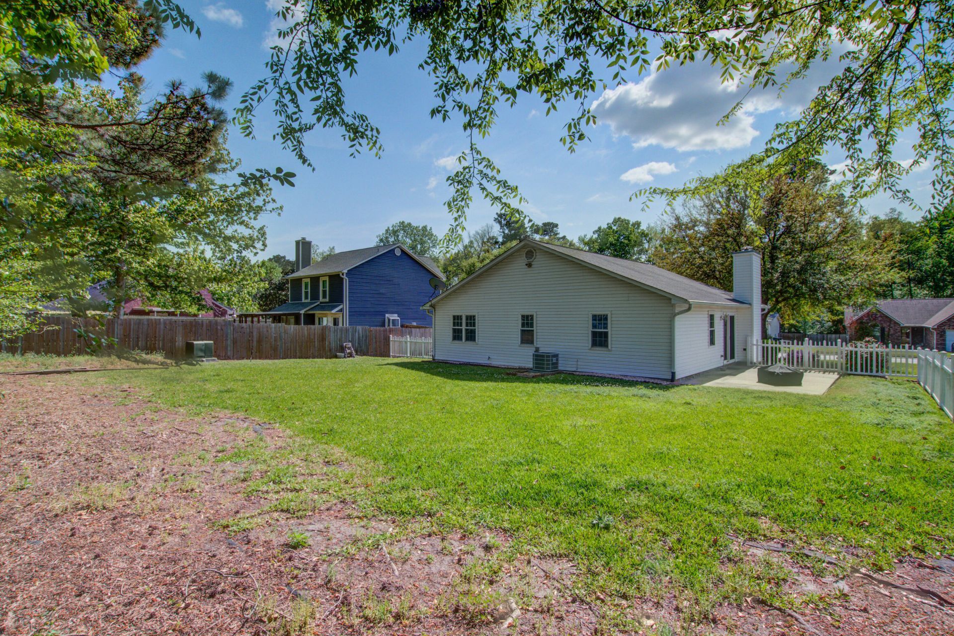 335 Camelot Drive Photo 23