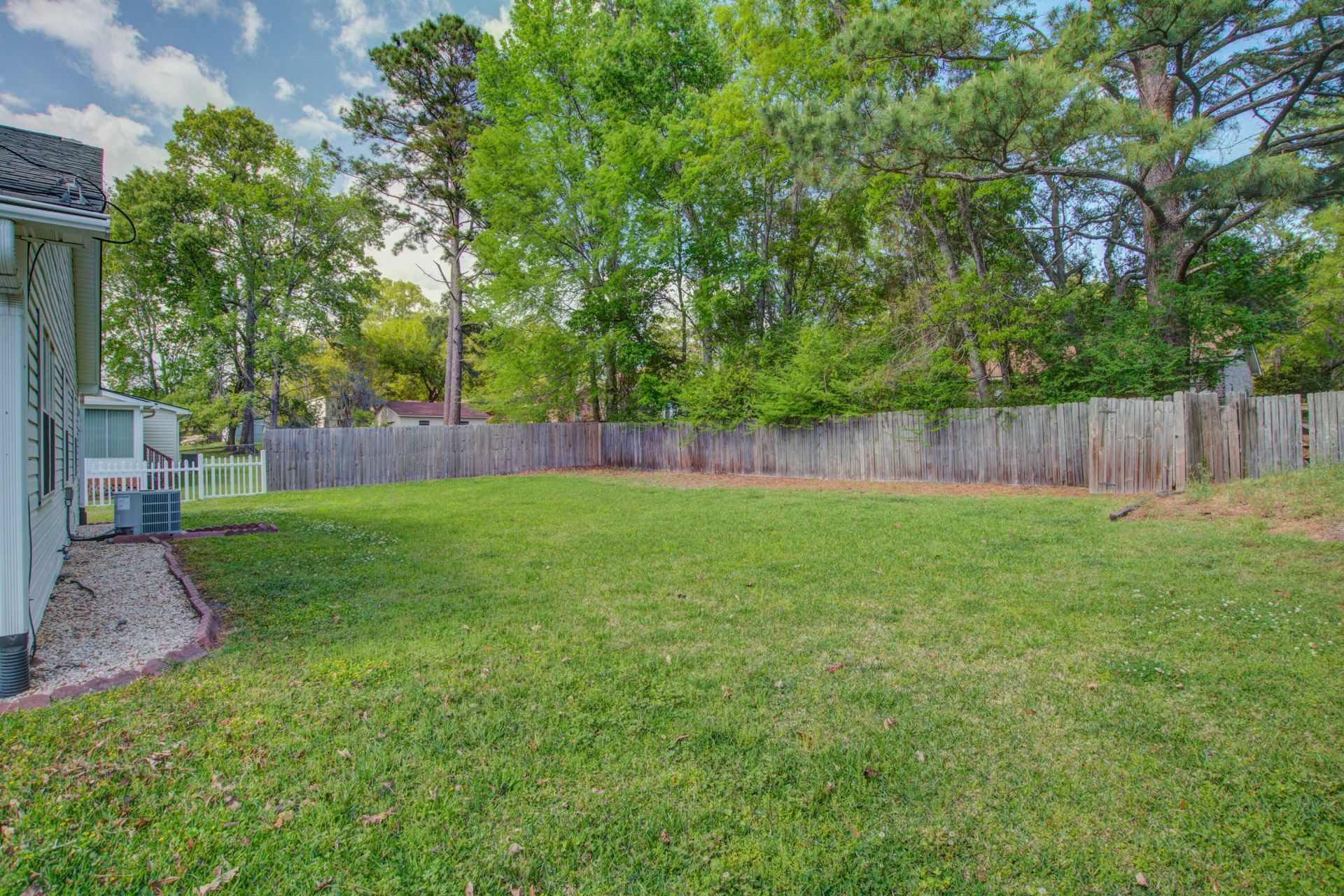 335 Camelot Drive Photo 25