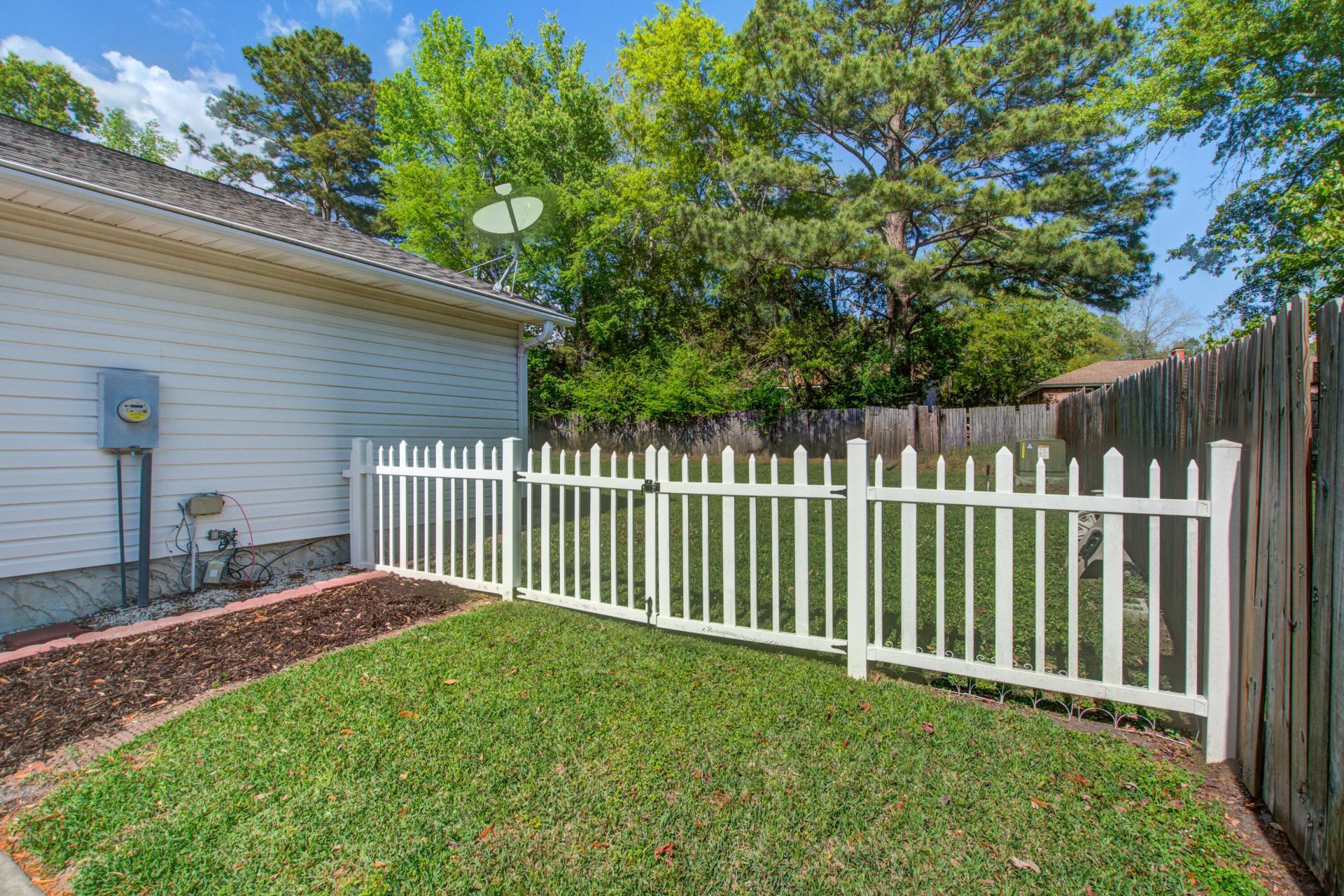 335 Camelot Drive Photo 26