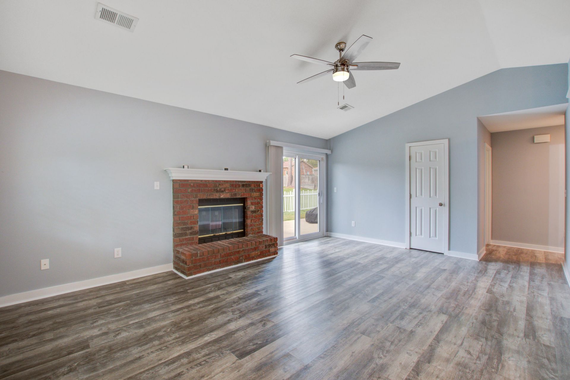 335 Camelot Drive Photo 7