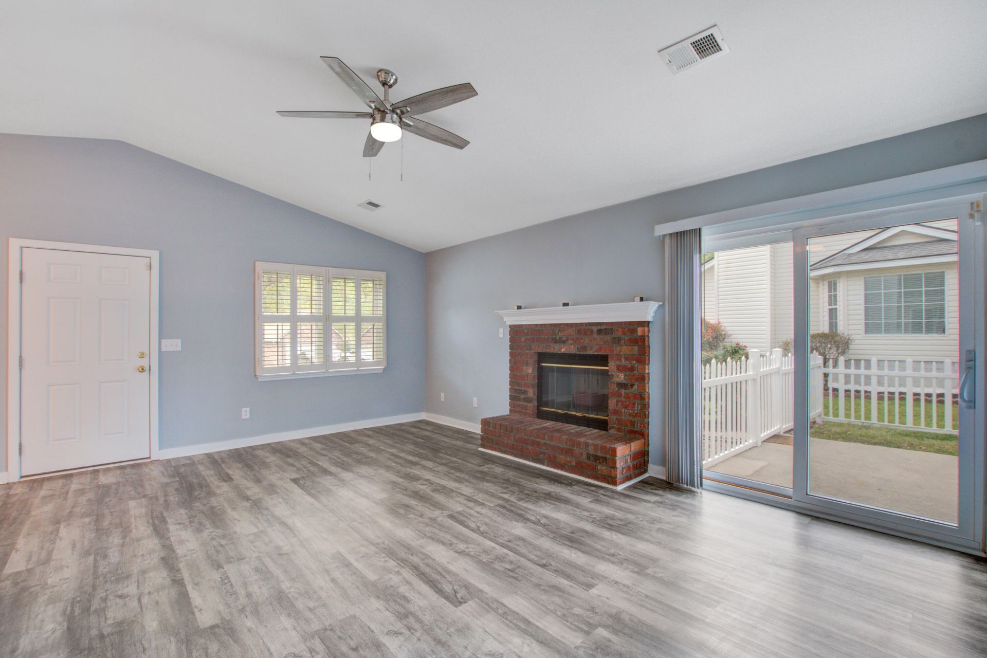 335 Camelot Drive Photo 8