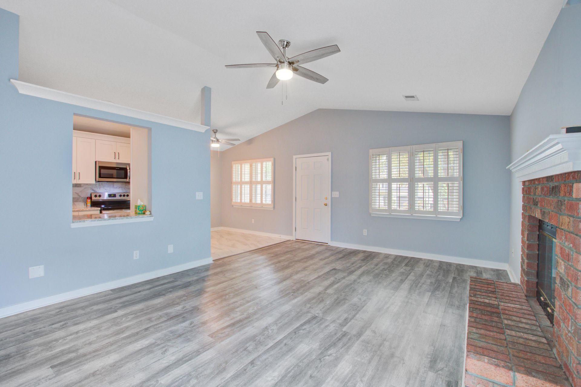 335 Camelot Drive Photo 9