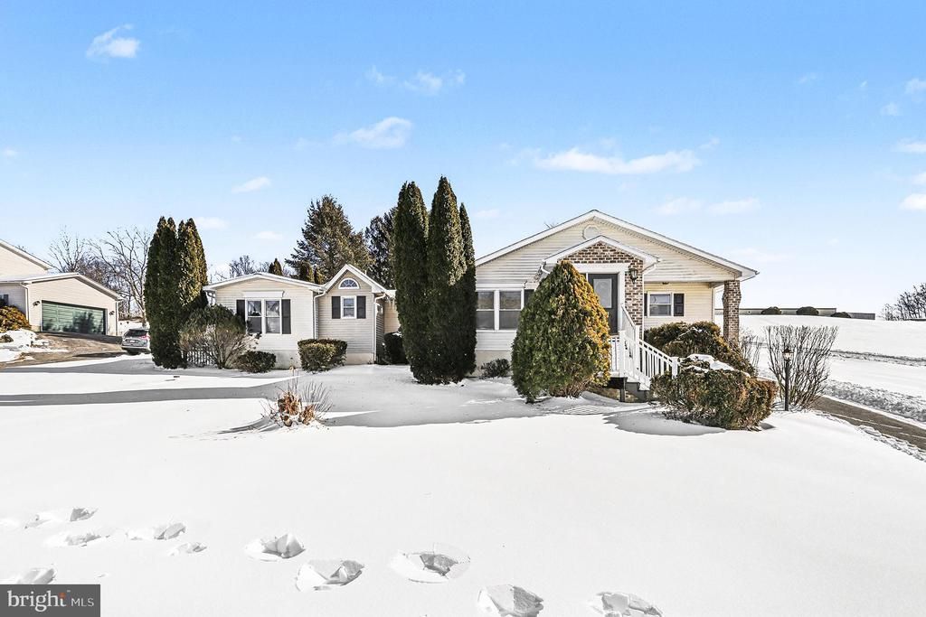 4570 Walters Hatchery Road, Spring Grove, PA 17362 Main Photo