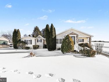 4570 WALTERS HATCHERY ROAD, SPRING GROVE, PA 17362