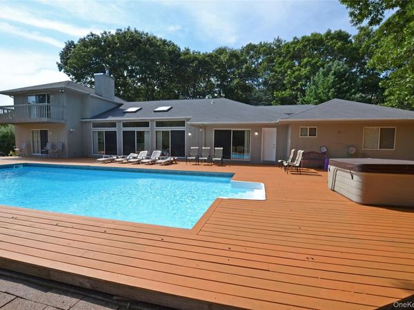 10 Jeffrey Lane, East Quogue, NY 11942