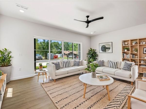 949 SE 10th Street , Bentonville, AR 72712