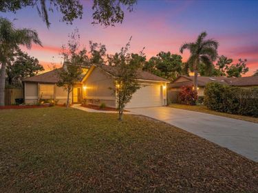 8215 COUNTRY OAKS COURT, SARASOTA, FL 34243