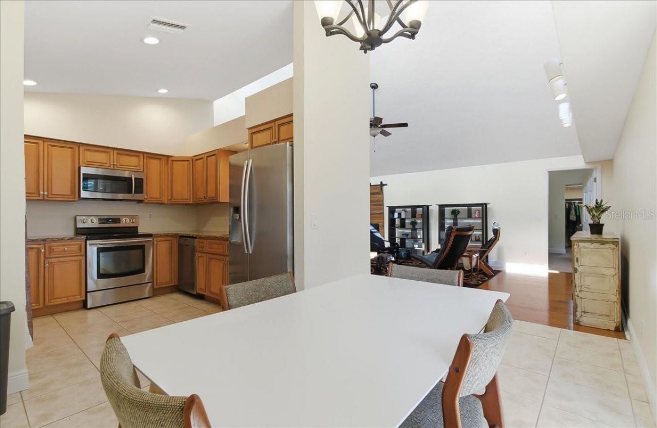 8215 Country Oaks Court, Sarasota, FL 34243 Photo