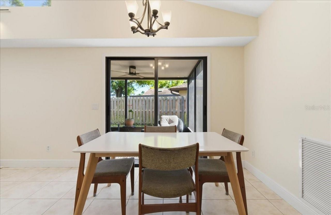 8215 Country Oaks Court, Sarasota, FL 34243 Photo