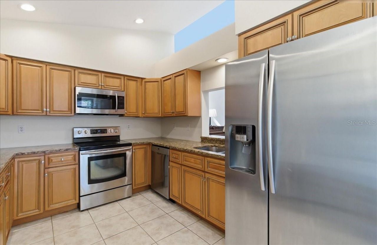 8215 Country Oaks Court, Sarasota, FL 34243 Photo