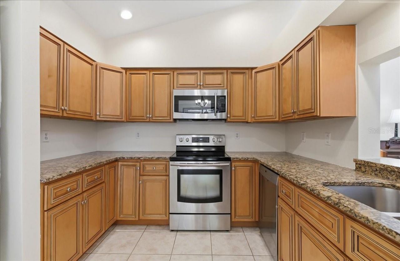 8215 Country Oaks Court, Sarasota, FL 34243 Photo