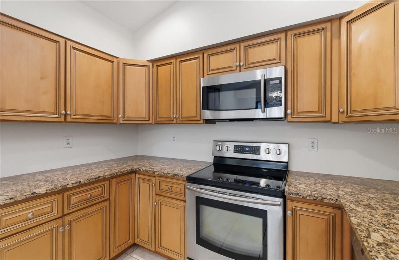 8215 Country Oaks Court, Sarasota, FL 34243 Photo