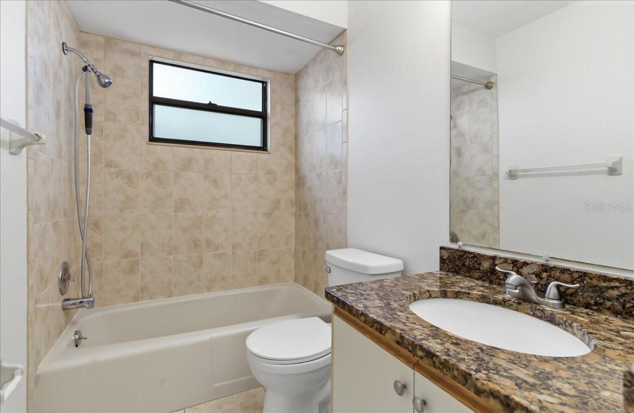 8215 Country Oaks Court, Sarasota, FL 34243 Photo