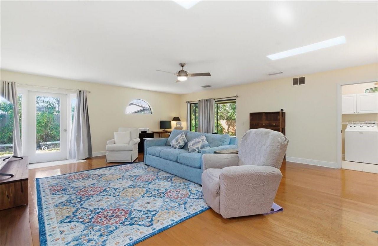 8215 Country Oaks Court, Sarasota, FL 34243 Photo