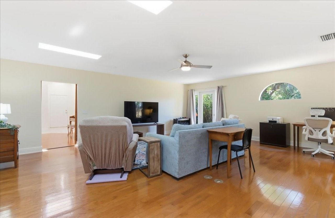 8215 Country Oaks Court, Sarasota, FL 34243 Photo