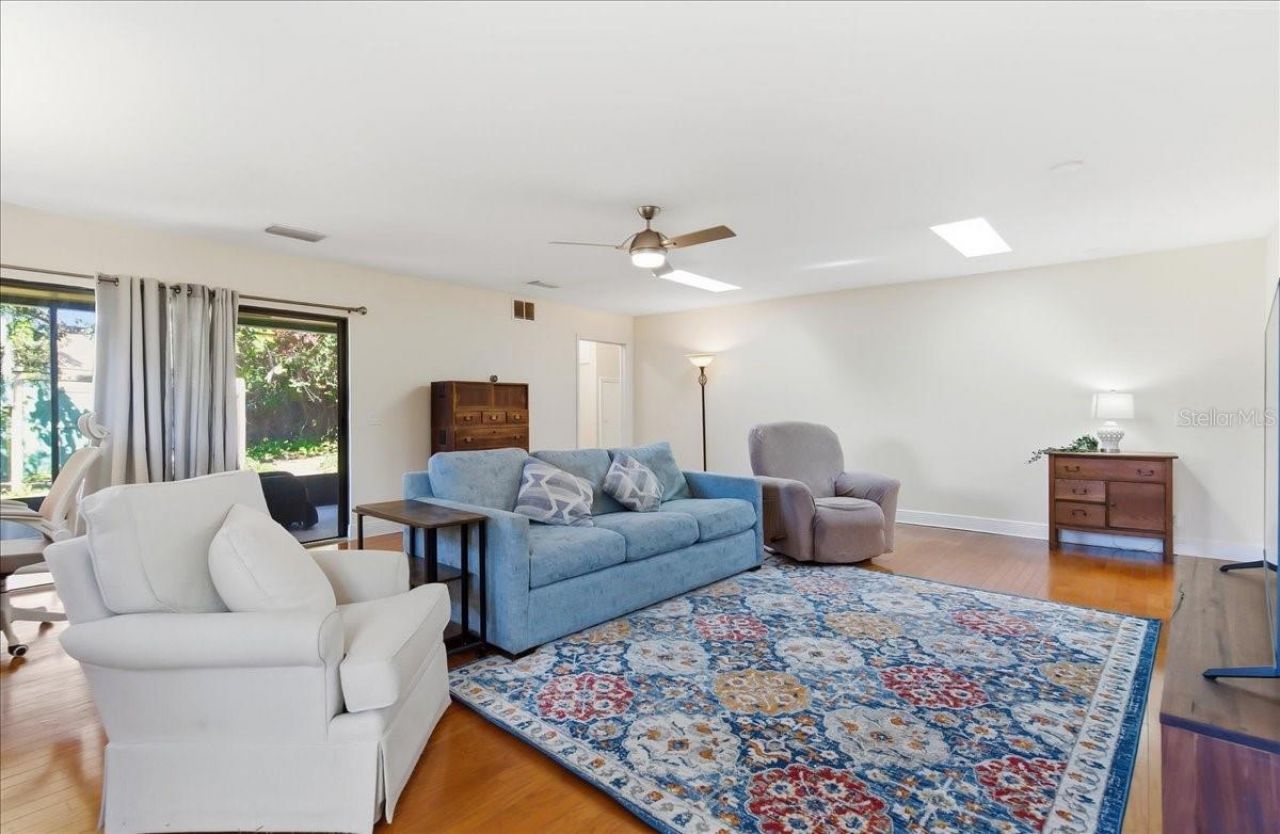 8215 Country Oaks Court, Sarasota, FL 34243 Photo