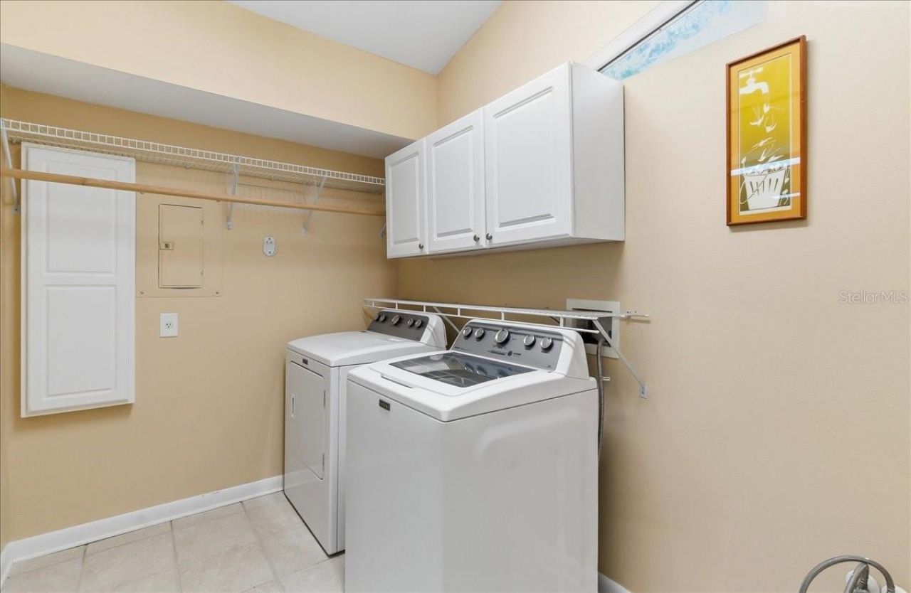 8215 Country Oaks Court, Sarasota, FL 34243 Photo