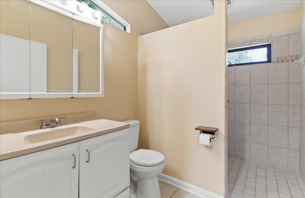 8215 Country Oaks Court, Sarasota, FL 34243 Photo