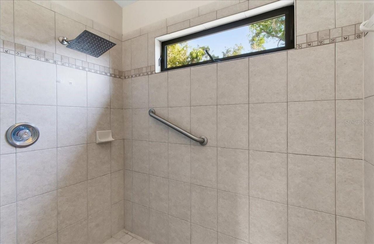 8215 Country Oaks Court, Sarasota, FL 34243 Photo