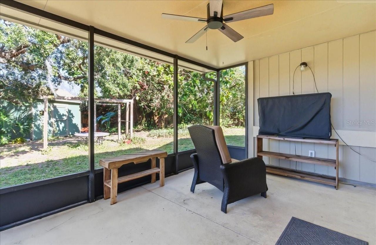 8215 Country Oaks Court, Sarasota, FL 34243 Photo