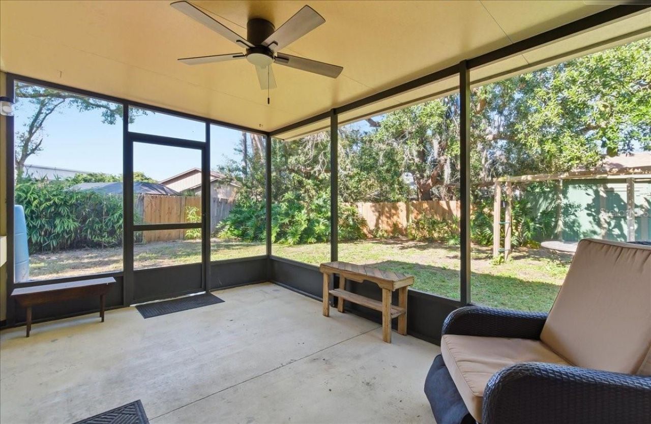 8215 Country Oaks Court, Sarasota, FL 34243 Photo