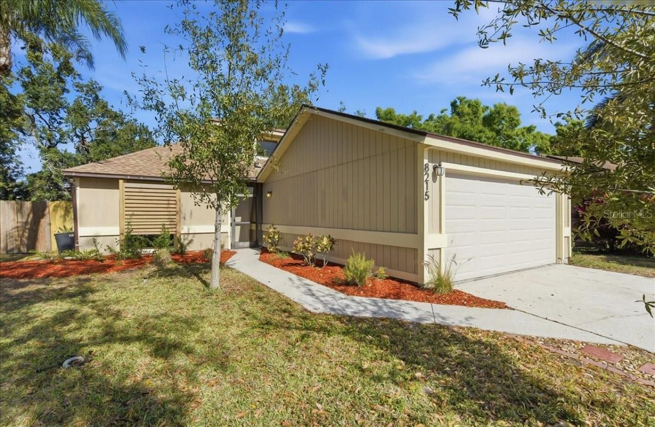 8215 Country Oaks Court, Sarasota, FL 34243 Photo