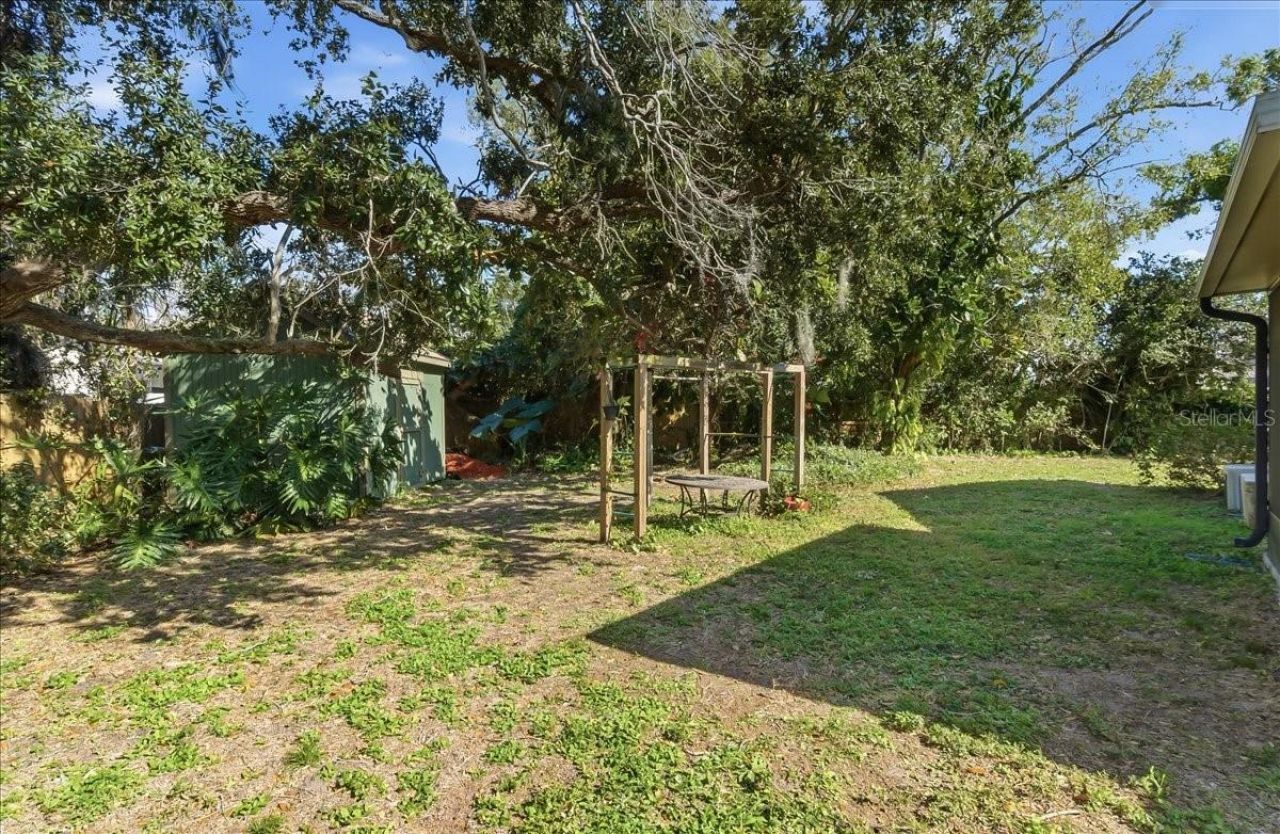 8215 Country Oaks Court, Sarasota, FL 34243 Photo