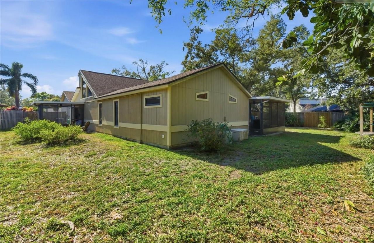 8215 Country Oaks Court, Sarasota, FL 34243 Photo