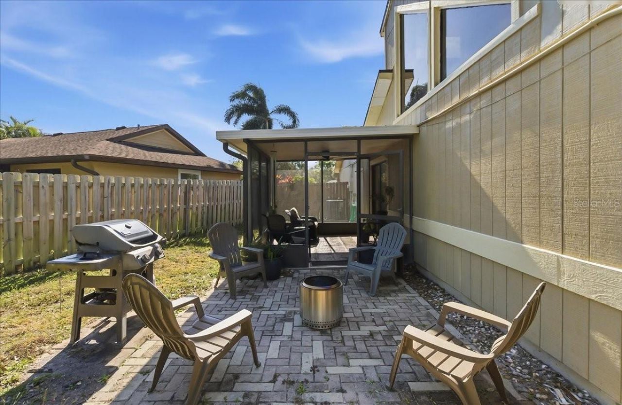 8215 Country Oaks Court, Sarasota, FL 34243 Photo