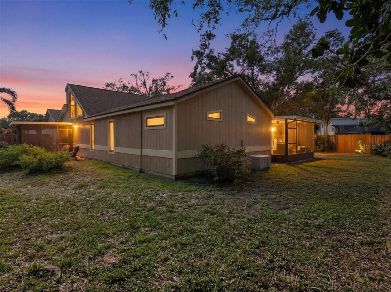 8215 Country Oaks Court, Sarasota, FL 34243 Photo