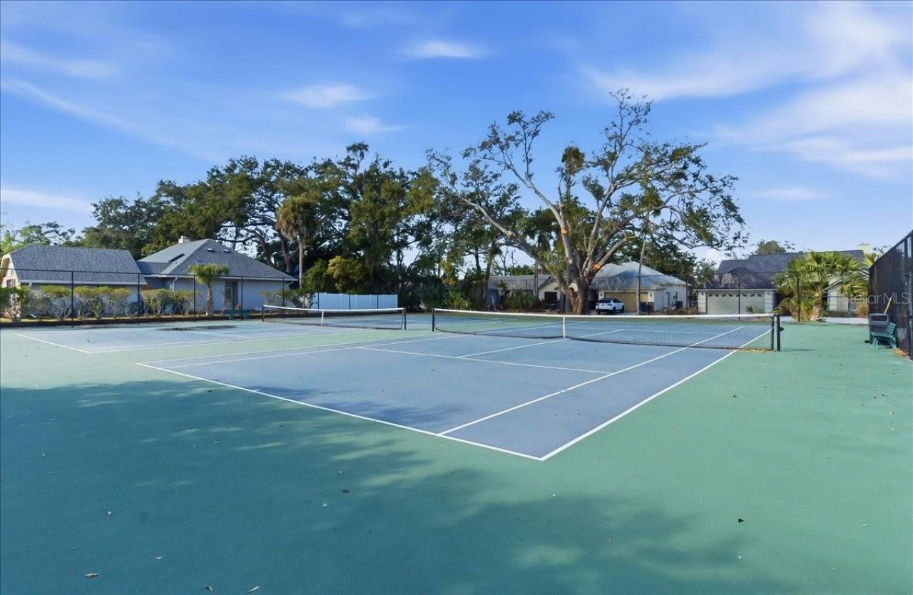 8215 Country Oaks Court, Sarasota, FL 34243 Photo