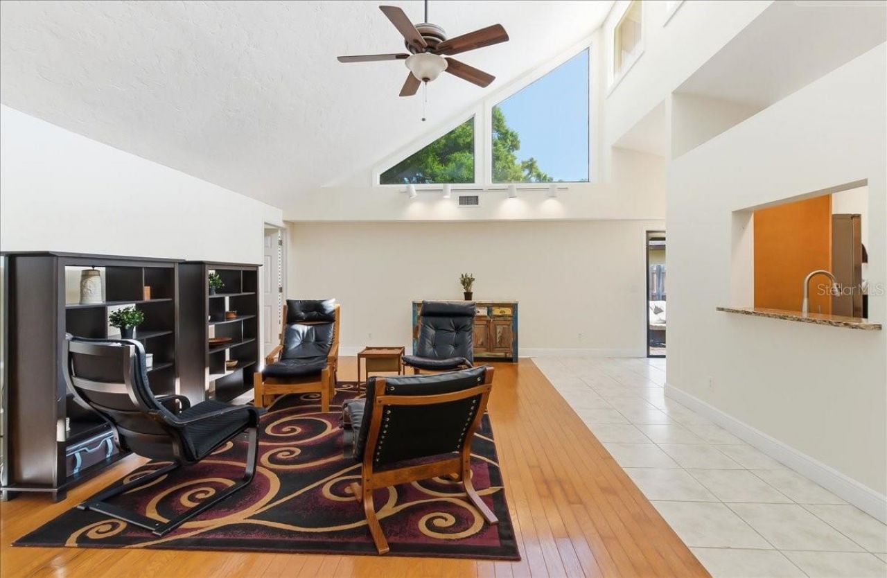 8215 Country Oaks Court, Sarasota, FL 34243 Photo