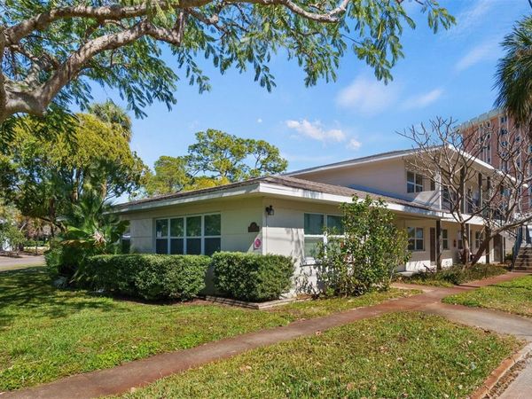 1121 BEACH DRIVE NE, ST PETERSBURG, FL 33701