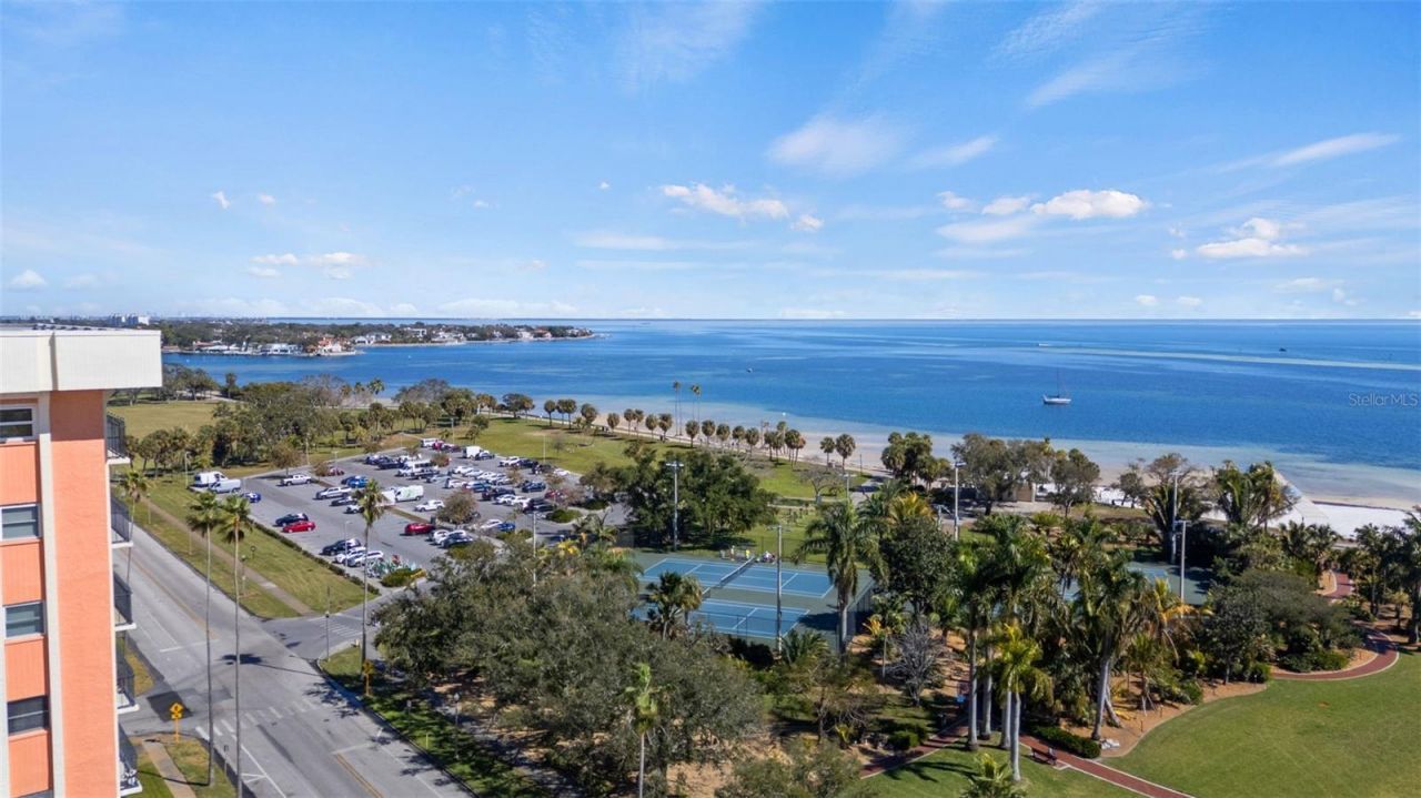 1121 Beach Drive Ne, Saint Petersburg, FL 33701 Photo