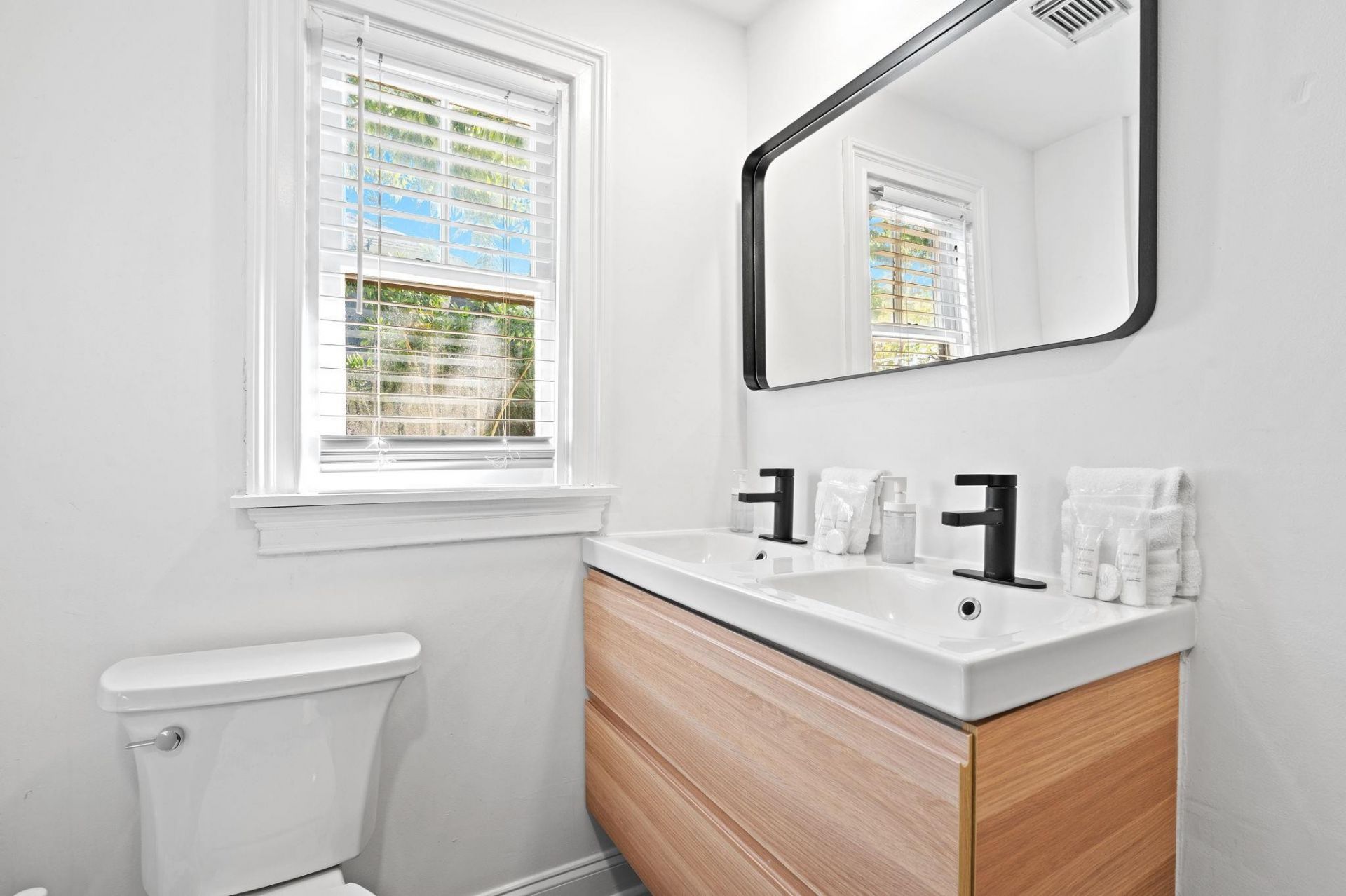 713 NE 17th Road, Fort Lauderdale, FL 33304 Photo