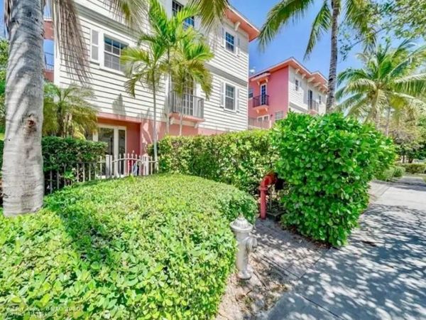 3213 NE 5th Street, Unit 201, Pompano Beach, FL 33062