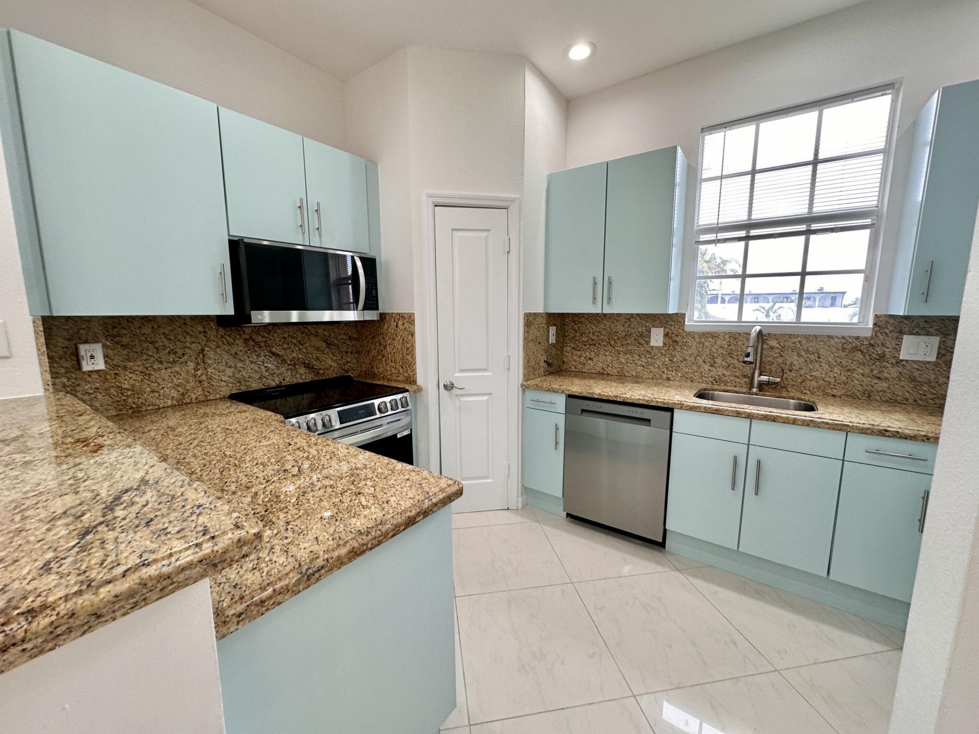 3213 NE 5th Street, Unit 201, Pompano Beach, FL 33062 Photo