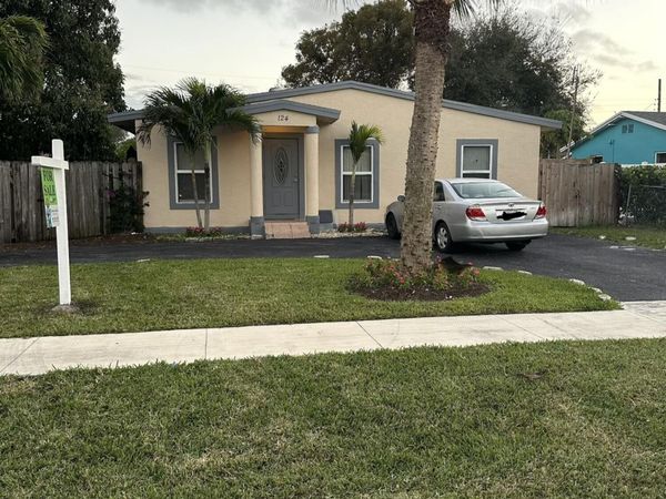 124 SW 10th Avenue, Boynton Beach, FL 33435