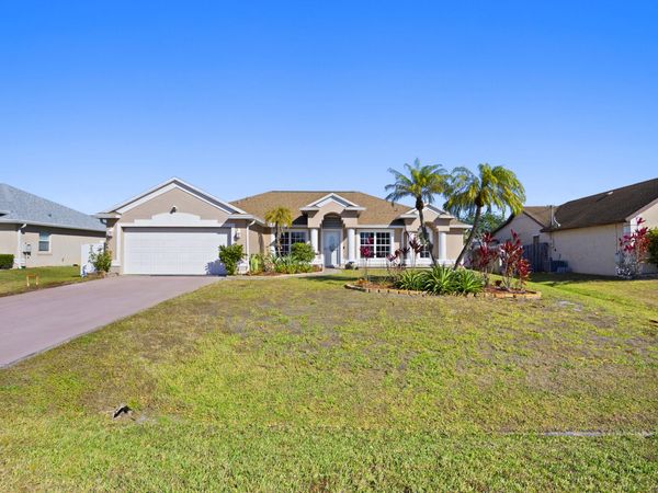 439 SE Nome Drive, Port St. Lucie, FL 34984