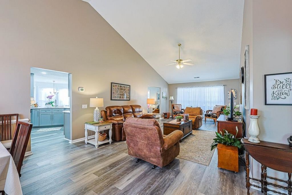 1088 Vestry Dr. Photo 2