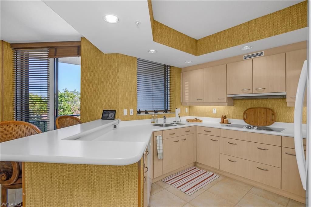 7225 Pelican Bay Blvd, Unit 402, Naples, FL 34108 Photo