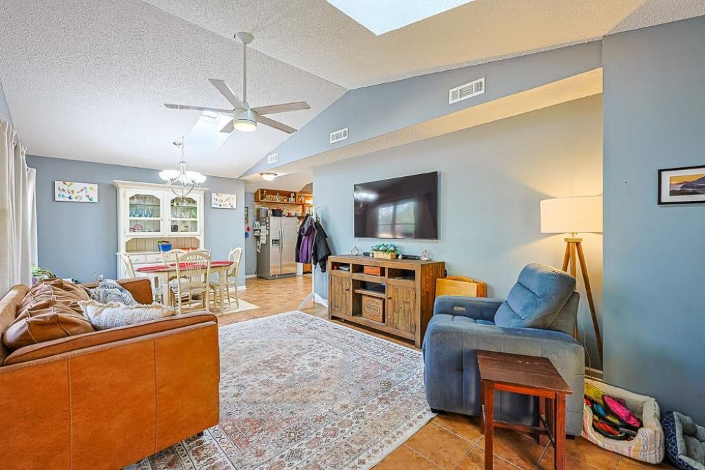 95 Channing Dr. Photo 4