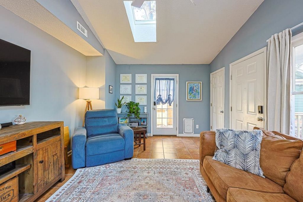 95 Channing Dr. Photo 5