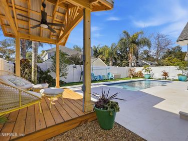 1472 LAUREL Way, Atlantic Beach, FL 32233